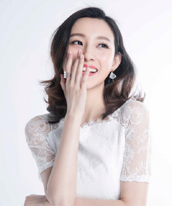 "马凡舒"走秀泳裤意外滑落,淡定走完全程:谁爱看谁看