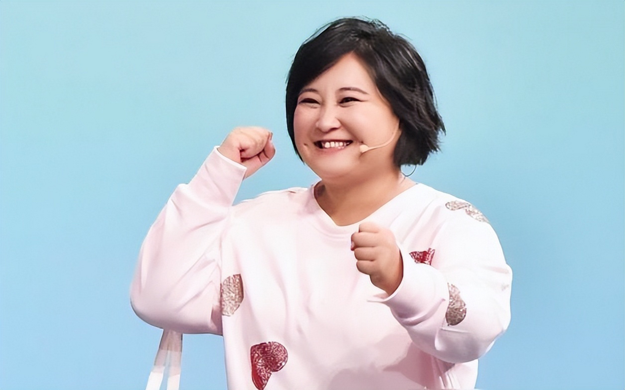 《王牌对王牌》第八季中,贾玲因拍电影而缺席,选择退出.