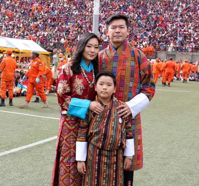 5位不丹公主罕见同框,清一色都是高颜值,清冷气质高贵迷人