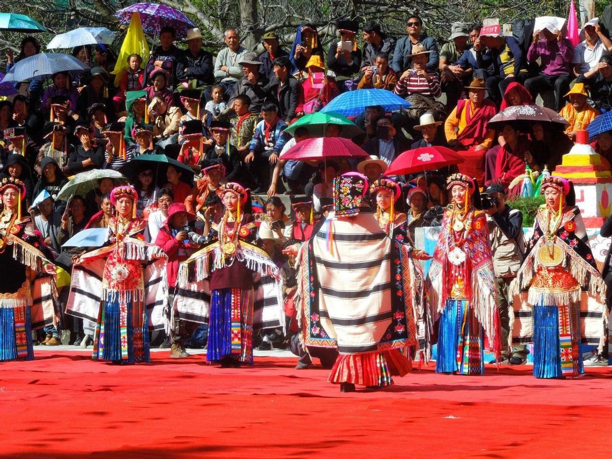 我国最早的关于女国的记载应该是出自《山海经》,据记载,该女子国位于