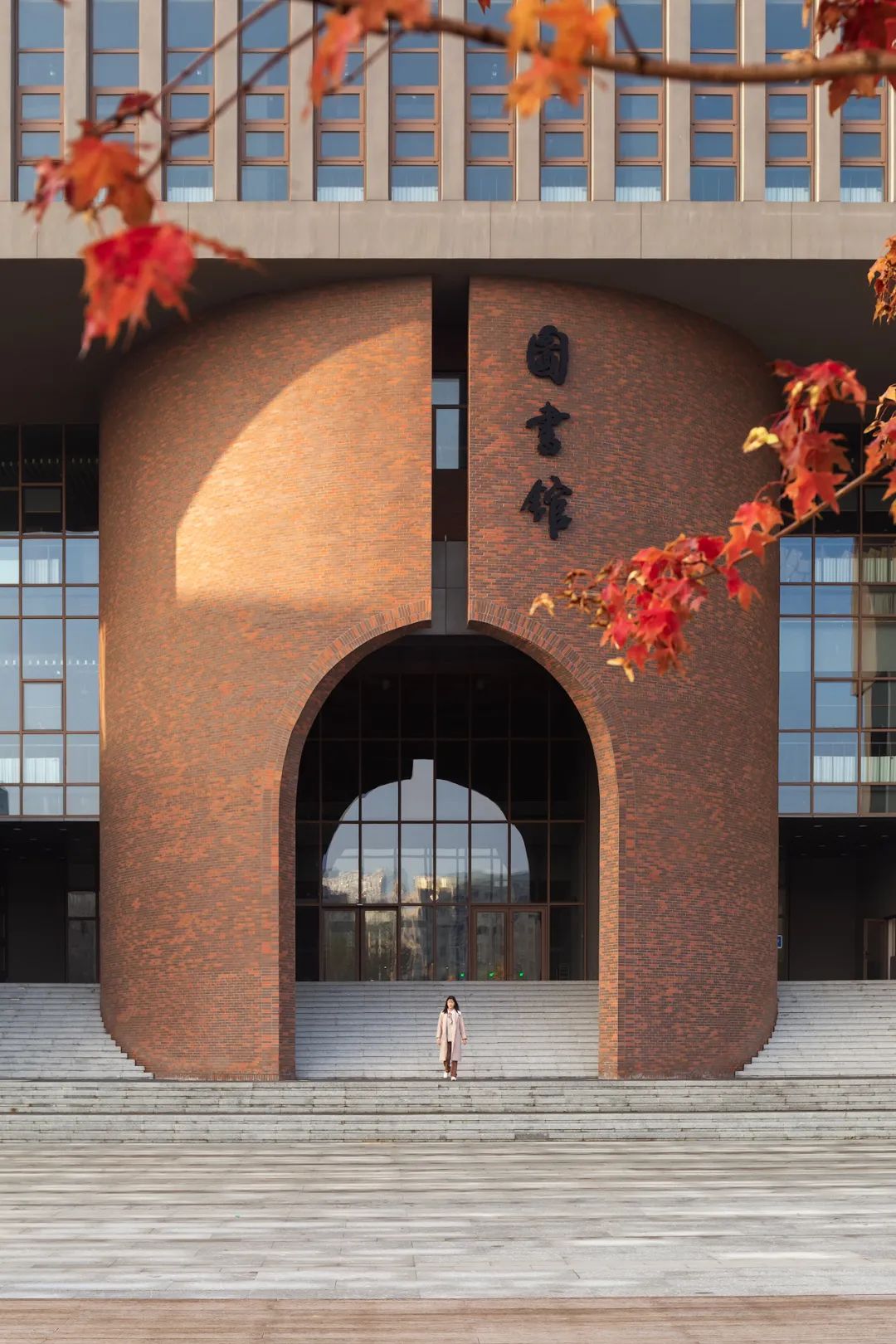 大连海事大学新图书馆正式开放:恢弘大气,设施非常齐全(多图)