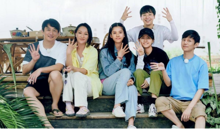 小花张婧仪成功用八万块钱给自己砸出一条花路毫不避讳叫周迅姑姑光明