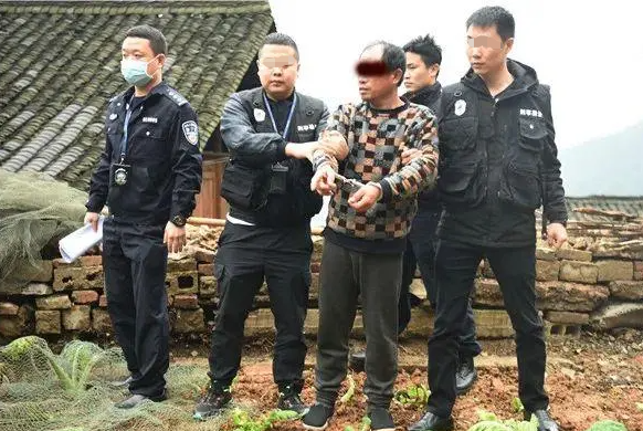湖南灭门案回顾:男子买西瓜炫富惹来杀身之祸,1家4口3死1伤