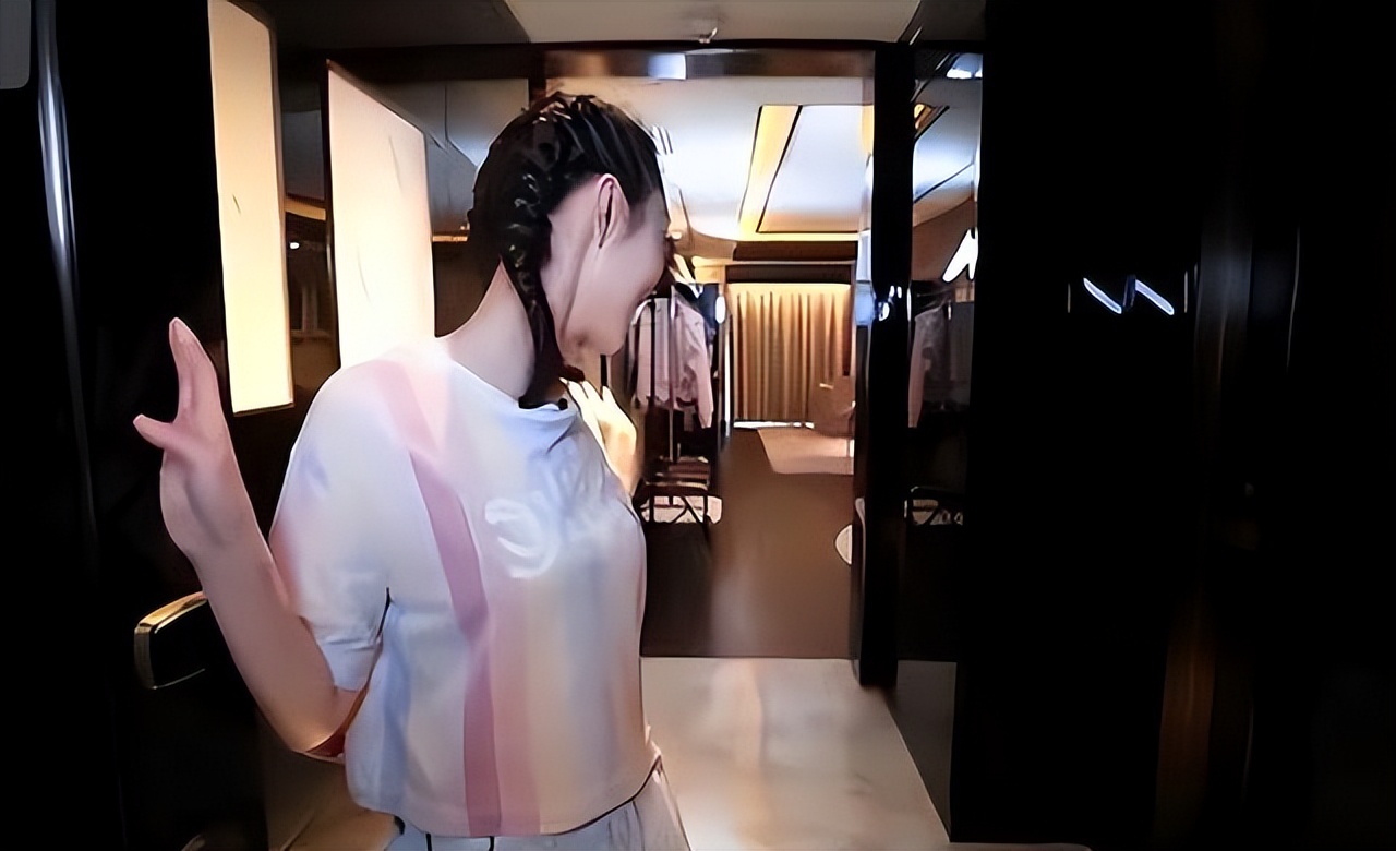 34岁宋轶的豪宅火了,全屋精致奢华,一尘不染,两个人居住刚刚好