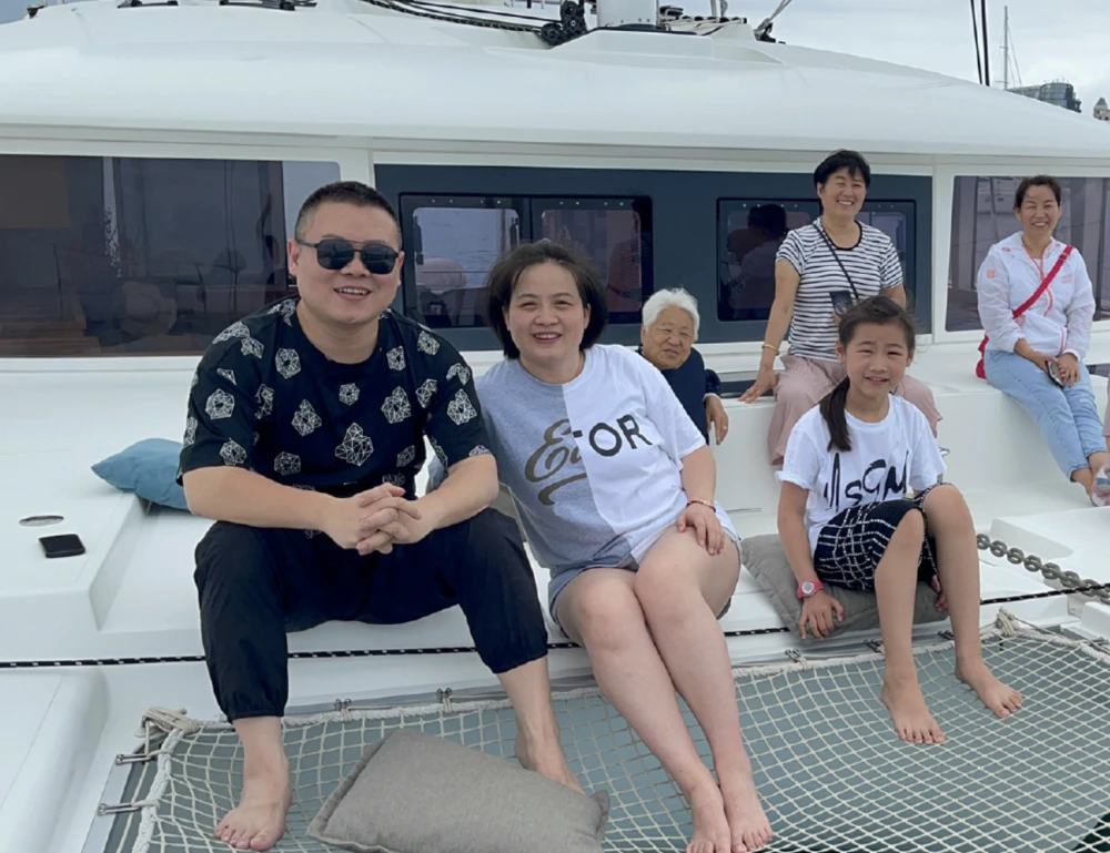 受私生子风波影响38岁岳云鹏两鬓已花白头顶大片斑秃憔悴不少