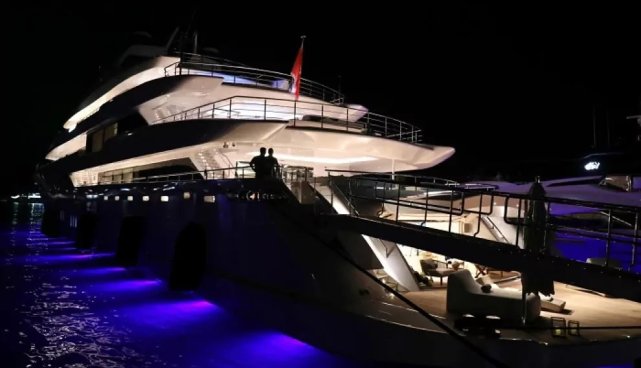 一天租金超百万!飞人度假游艇内景曝光,14个卧室,可起降直升机