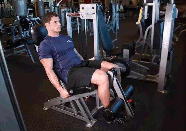 练腿就要趁年轻,学会这3个动作,2大好处或会靠近你