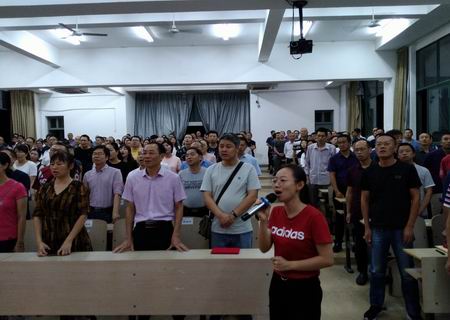 宜城一中举行庆祝新中国成立70周年暨年度颁奖大会