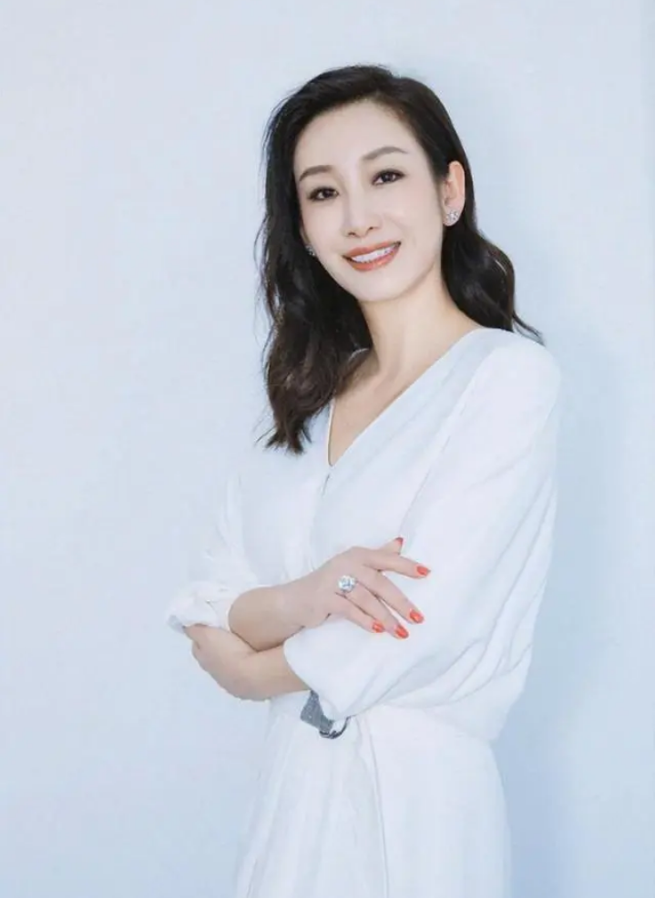 演员唐静:与王新军离异后,前夫和秦海璐结婚,她独自陪儿子长大