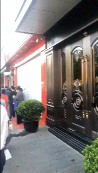 热点|“这个国庆像过年”！吃饭排队4000桌，网友刷屏这句话，瞬间泪目