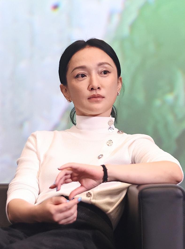 回顾48岁的周迅至今"无儿无女",回看她干过的事情,就不觉得奇怪了