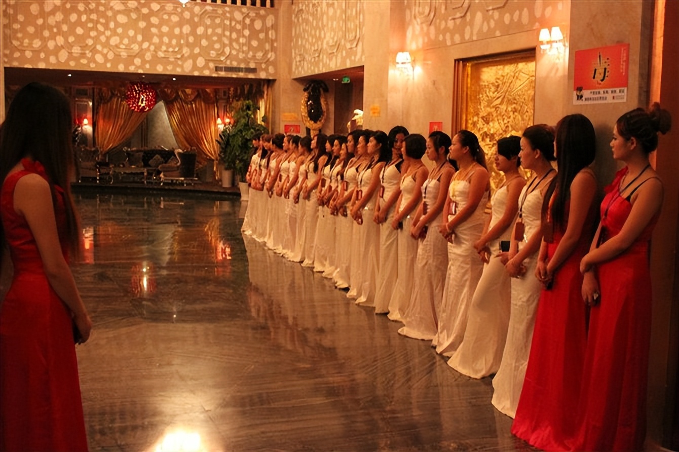 回顾:记者潜入凤凰夜总会,揭露莞式服务:只有想不到,没有做不到