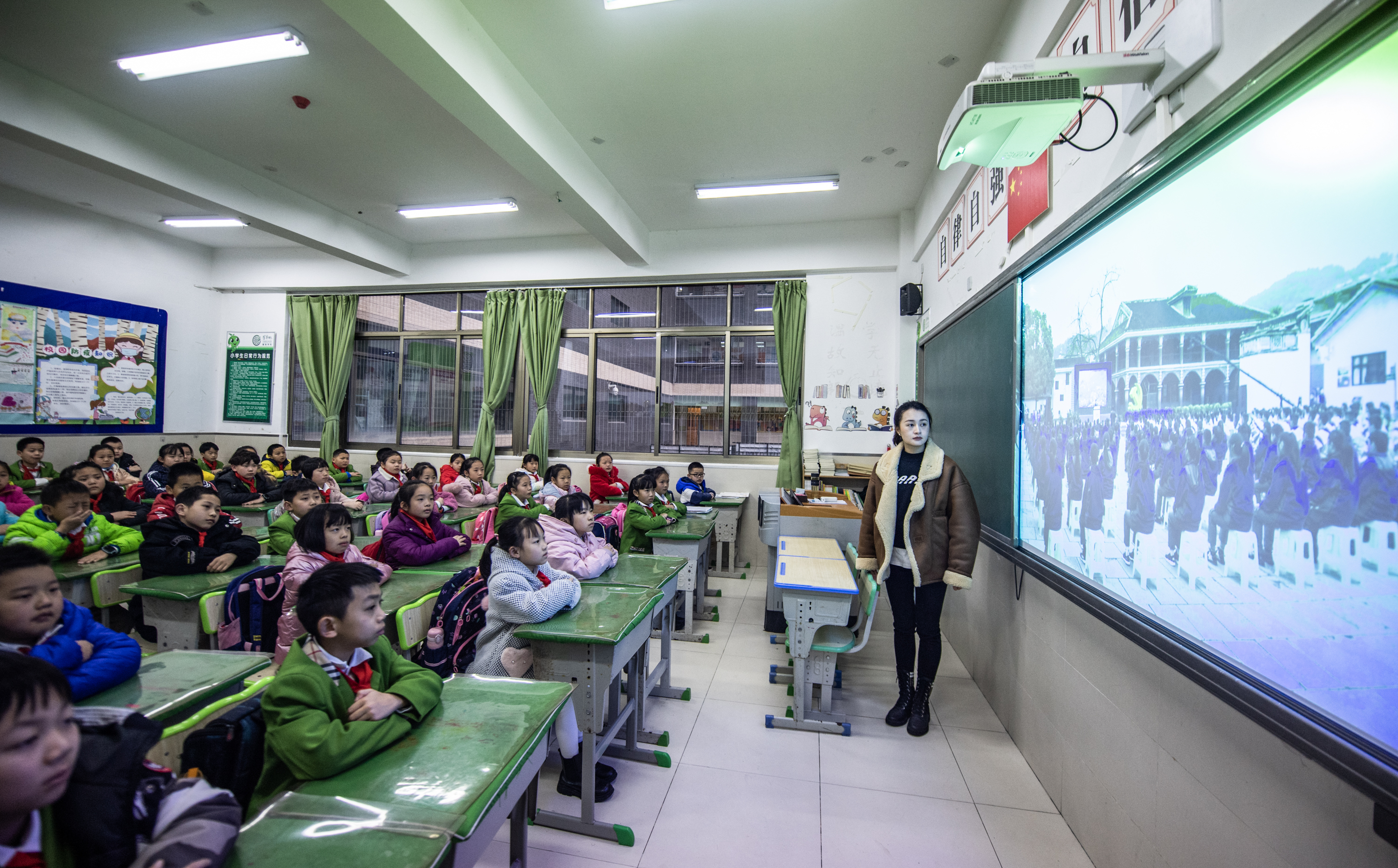 芳草地小学分校图片