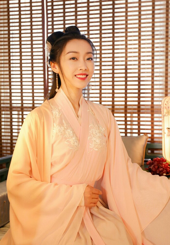 宣璐工作路上被抓拍,新剧造型意外曝光,网友:比江厌离还要惊艳