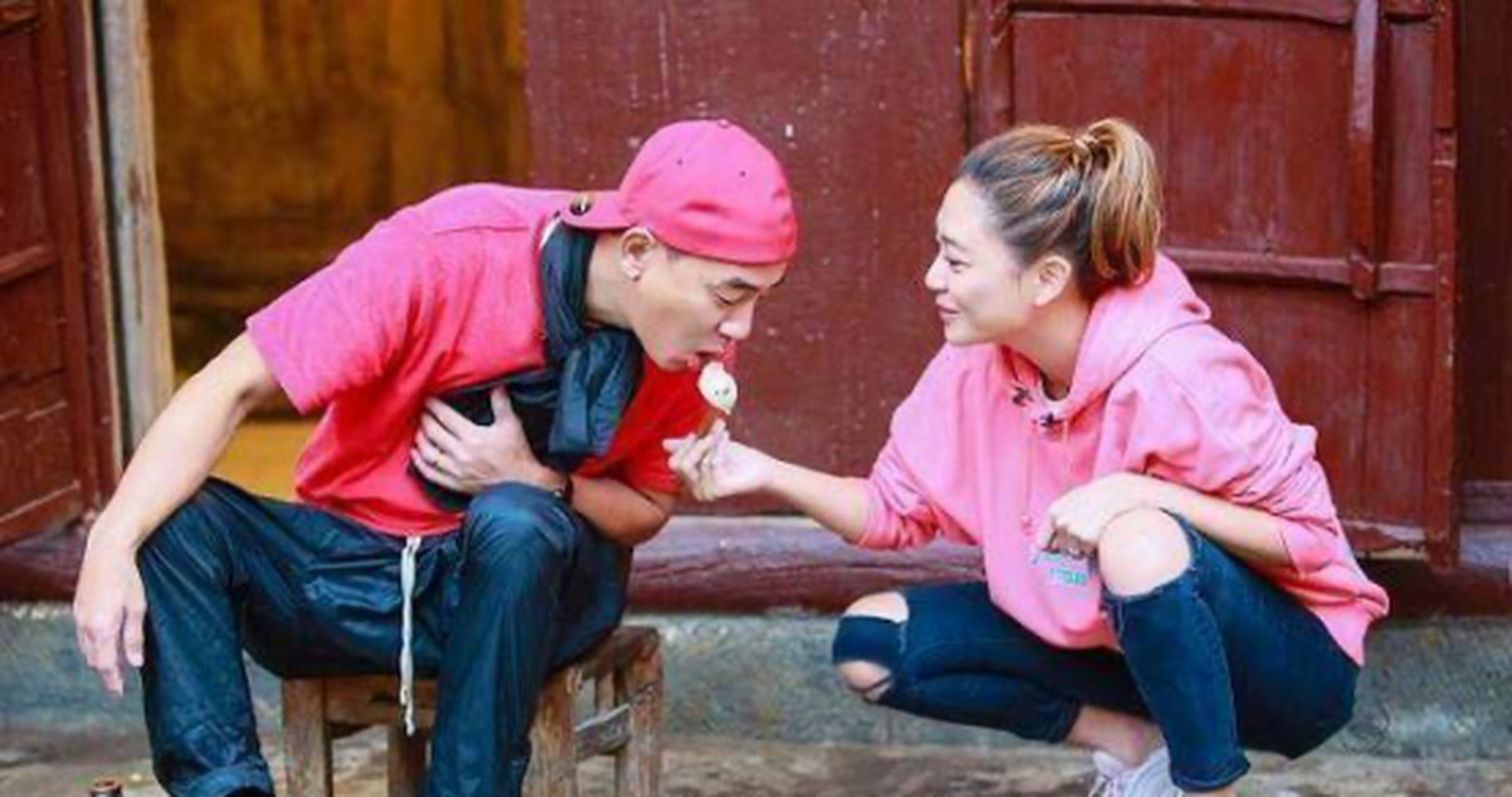 一次,金星问应采儿:"你担心过陈小春有外遇吗?