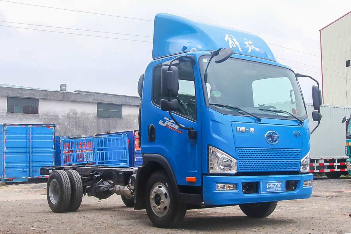 2.5升康明斯配小八挡变速箱,160马力新款解放j6f轻卡不简单