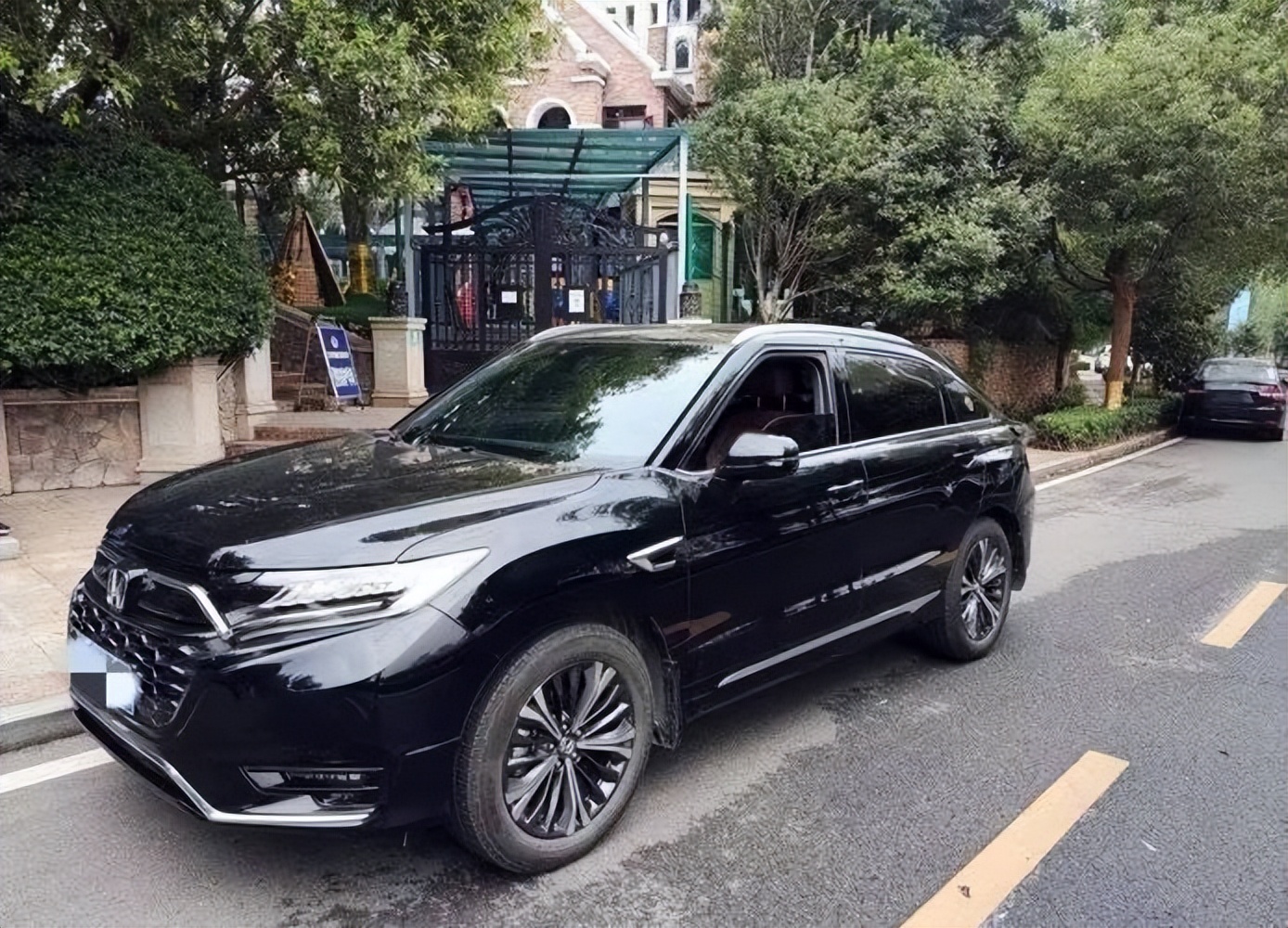 20.68万起售!轴距超2.8米,配2.0t 9at 四驱,2023款本田urv亮相