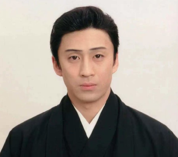 16岁的藤间斋长残了?2岁爆红的他,曾因父亲的黑料成笑柄