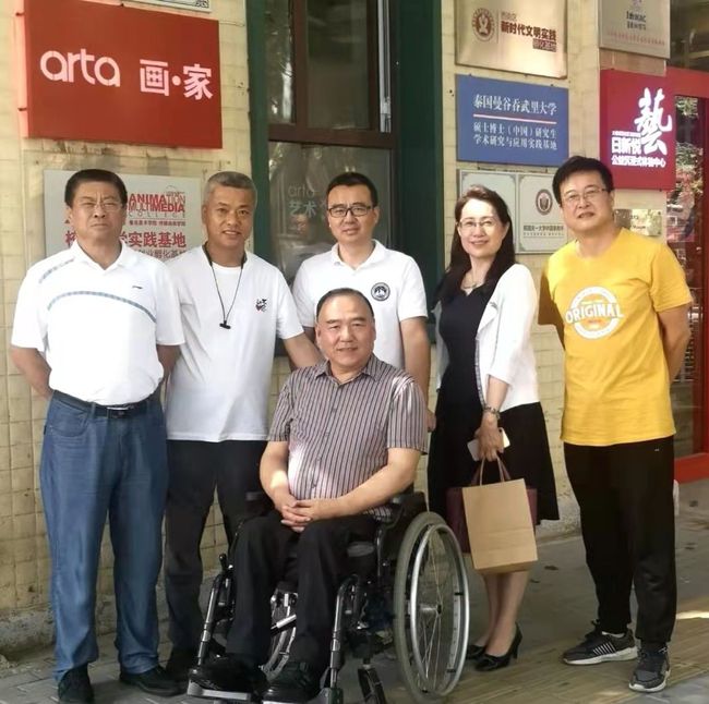 富有爱心的著名漫画家姜末