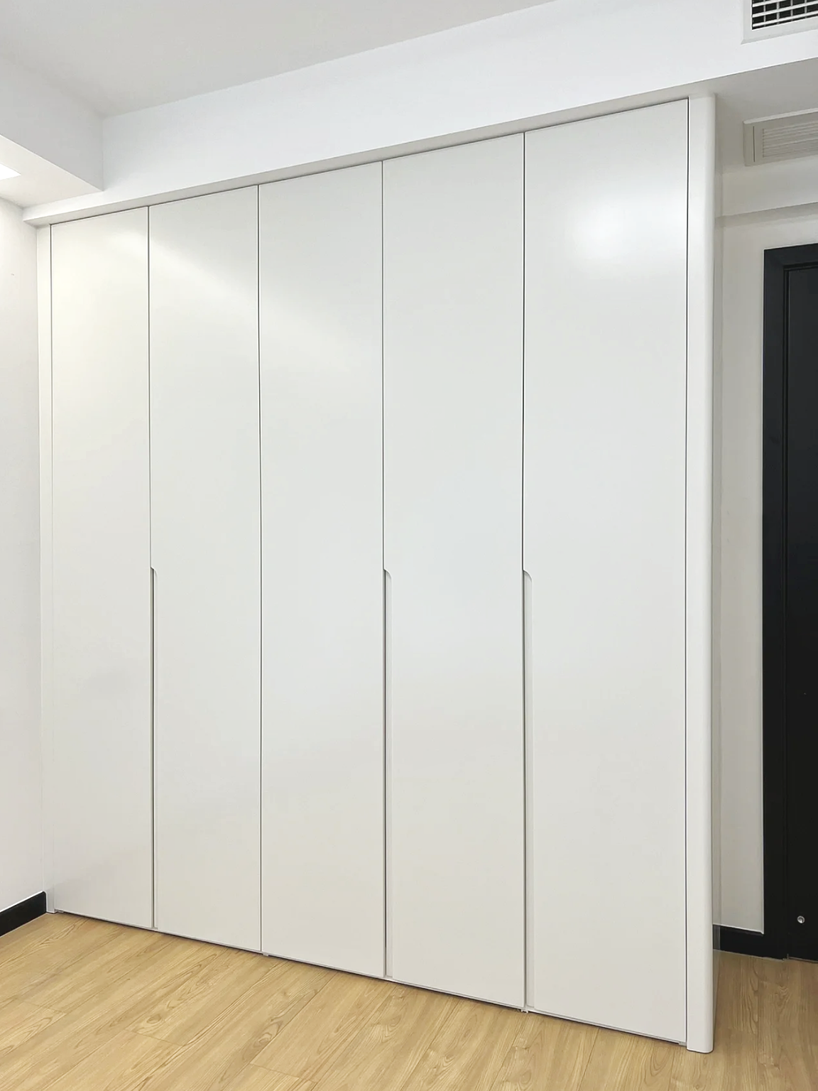 通顶衣柜香,但柜门变形怎么防?