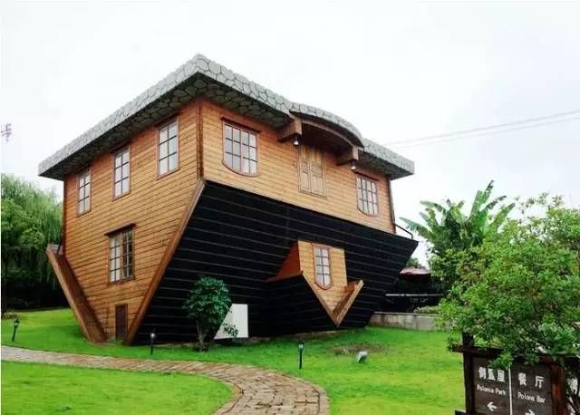 上海这一奇葩建筑,是中国首个倒着的房子,位于景区内