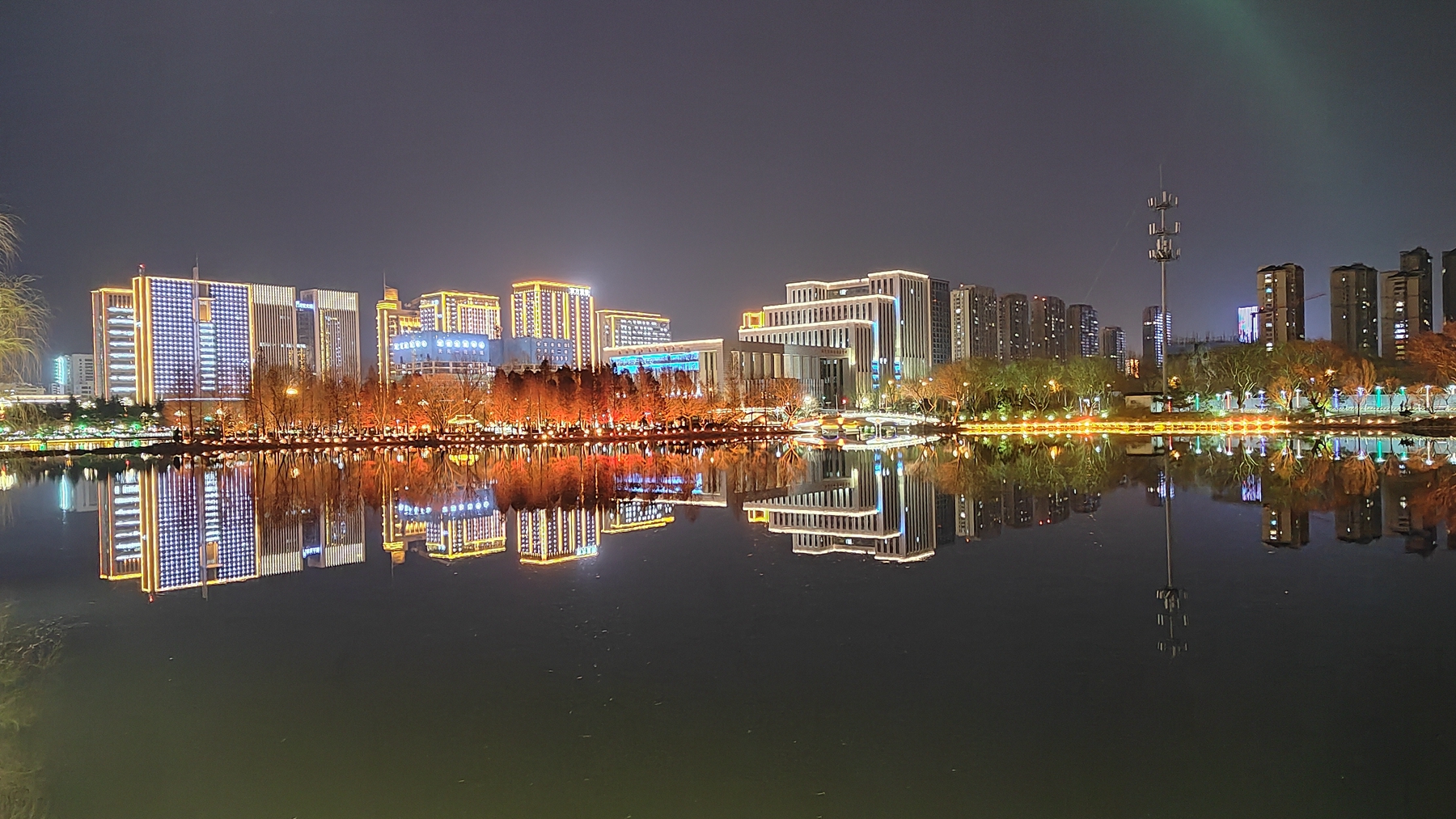 临沂五洲湖公园夜景图片