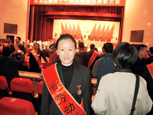 【加区优秀教师事迹展播】加区育才中学"名教师"丁瑾——师德书写育人