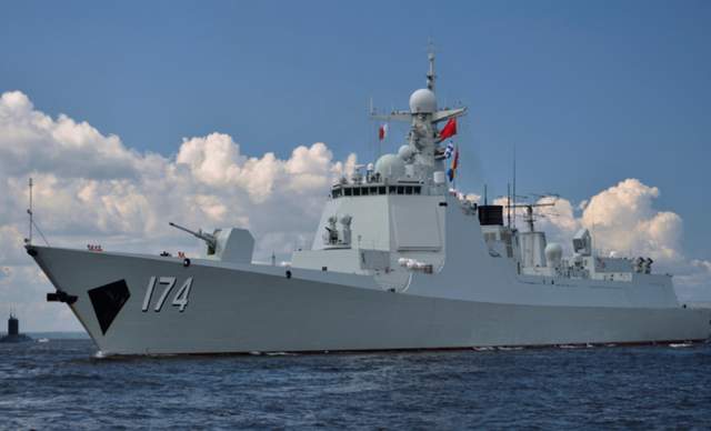 出国怎么就变大?052dl南宁舰迎来参观高峰,中东土豪记住舷号162