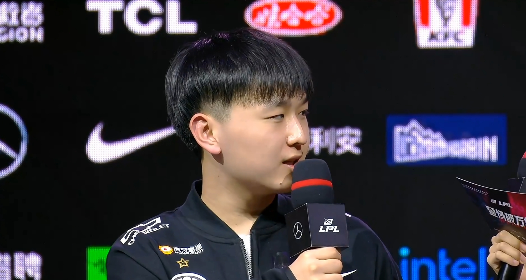 皇族叛忍出现了?wink放狠话:电竞春晚,想把老东家rng的tui打断