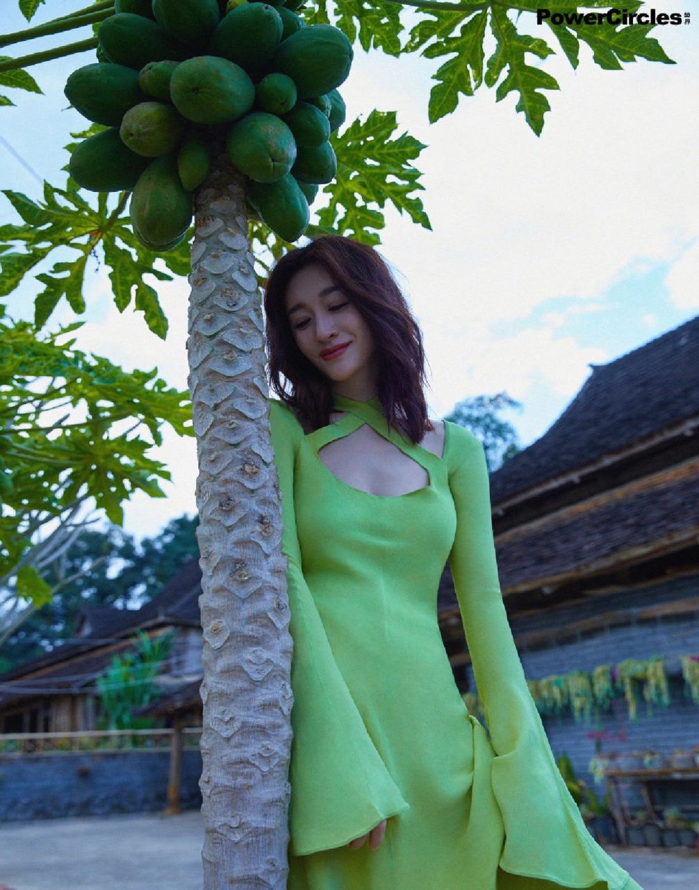 李小冉 这身材绝啦 李小冉绿裙惬游版纳大片 姐姐真的好美 瘦而不柴