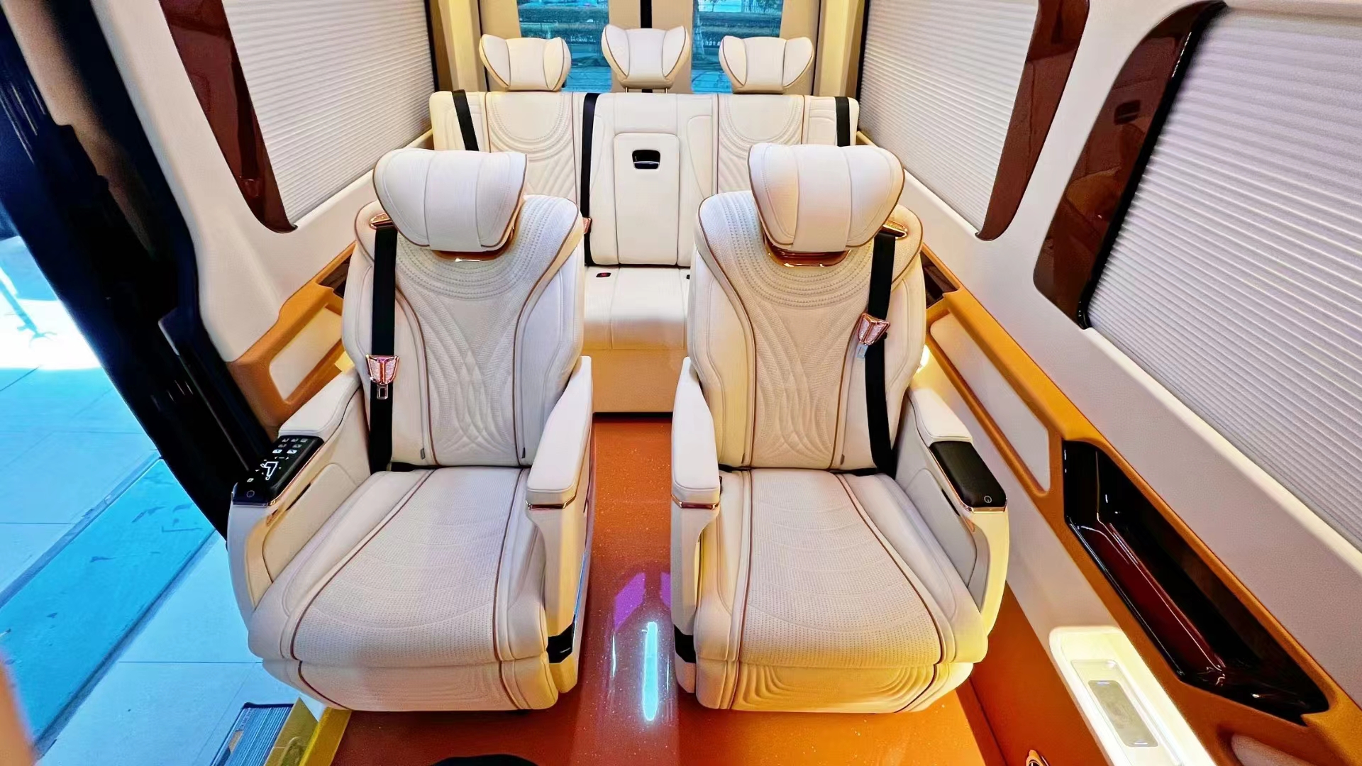 超大空间 极致享受 进口奔驰斯宾特全隔断