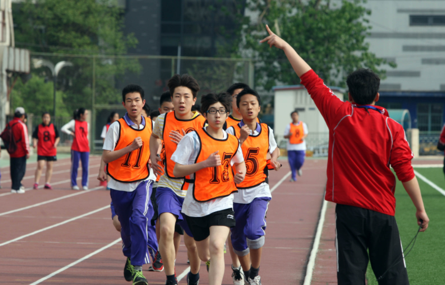 学生跑步照片图片素材图片