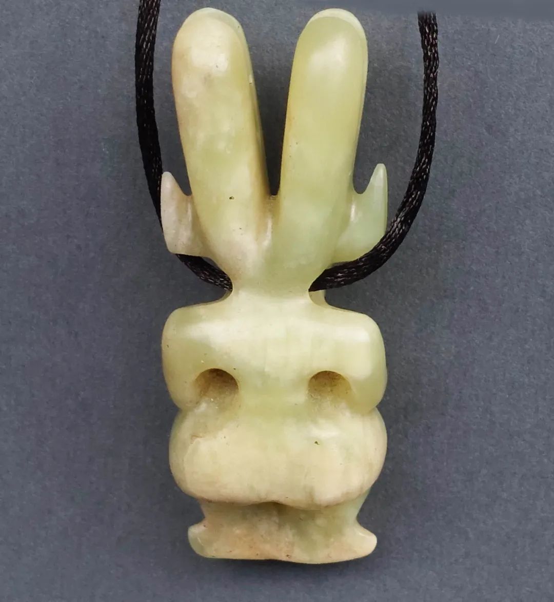 红山文化时期的玉神人