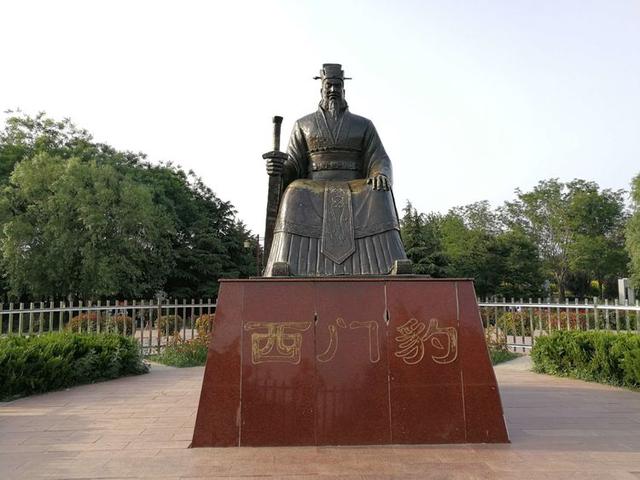 西门豹用魔法打败魔法,破除河伯娶亲的迷信,又让魏文侯看清事实