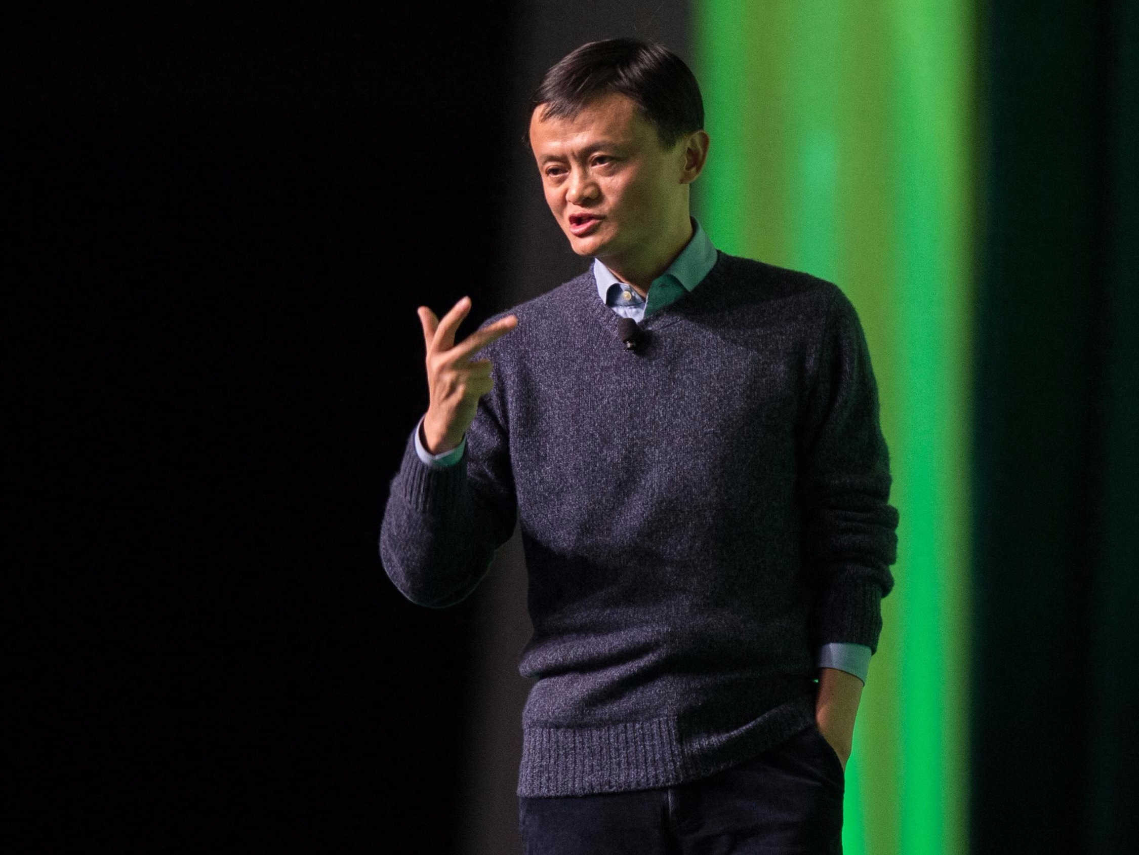 "引得一堆人发笑,顶级"凡尔赛"发言了.