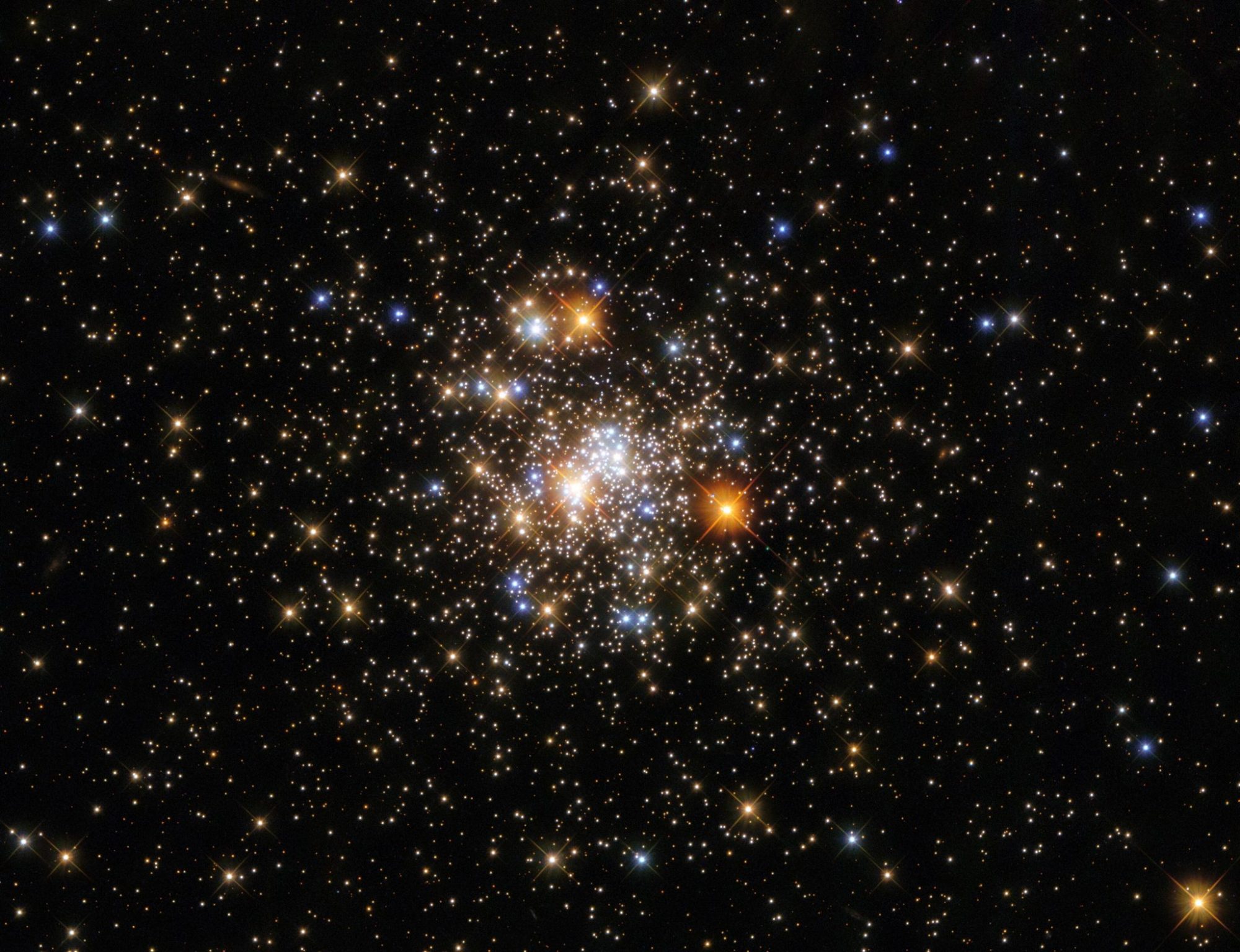哈勃太空望远镜拍摄的木星图像显示大红斑在内的众多风暴