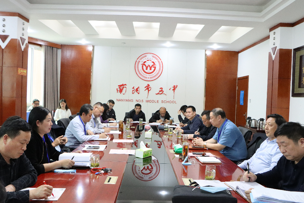 南阳市教育局领导到南阳市五中视导高三复习备考工作