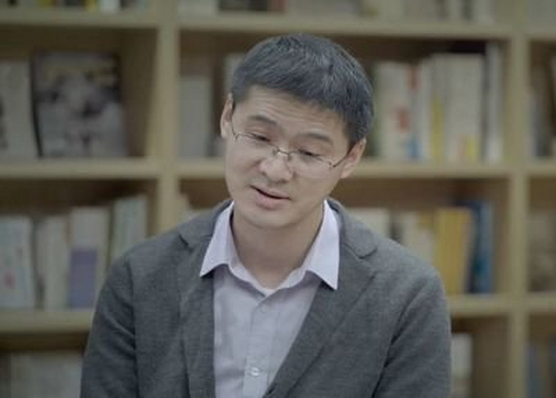 罗翔老师说:"真没必要,为三五年后的前途担忧,大家大可以乐观一些,谁