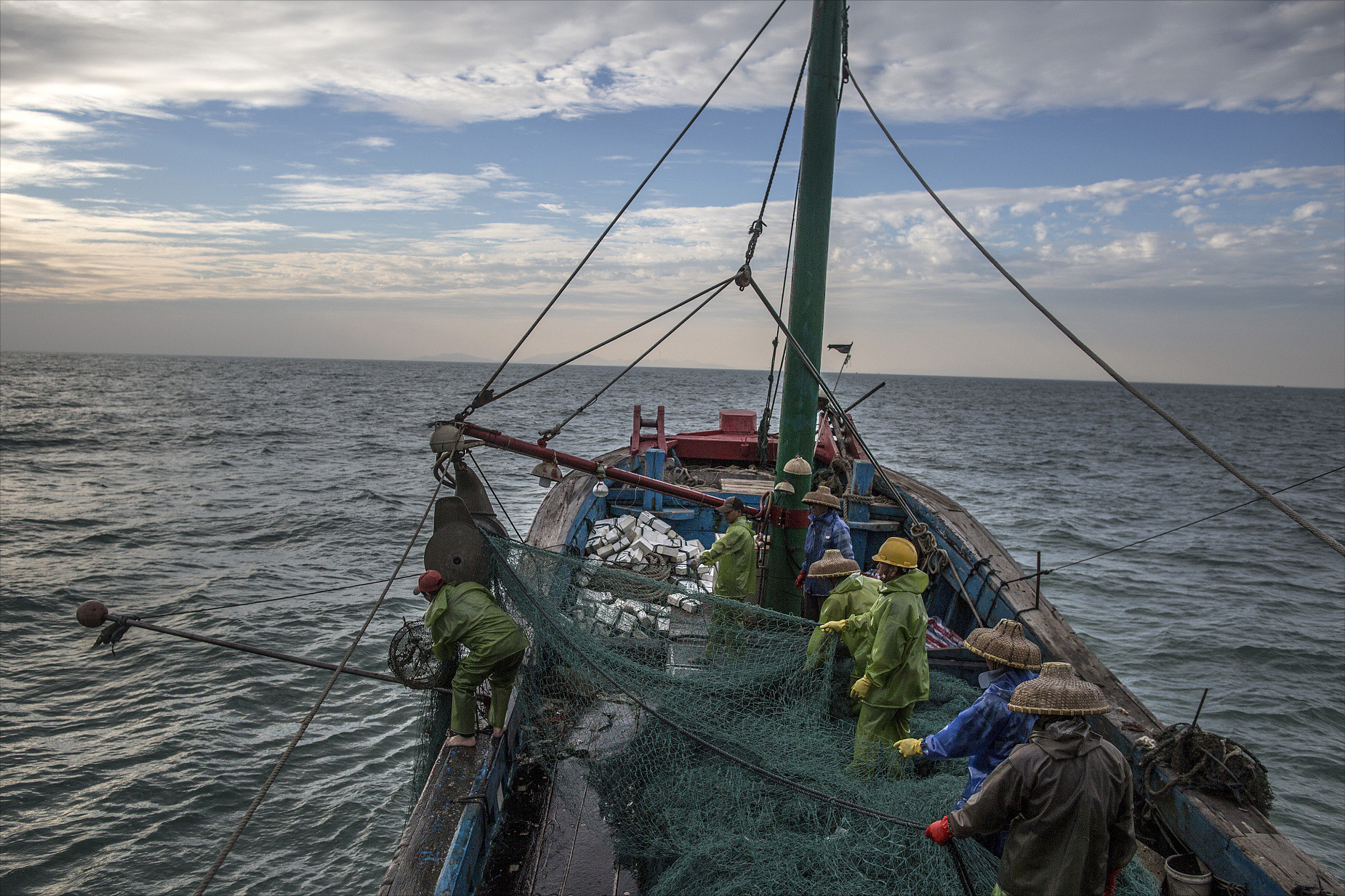 台渔船外海捕捞,大陆视而不见,差距一目了然