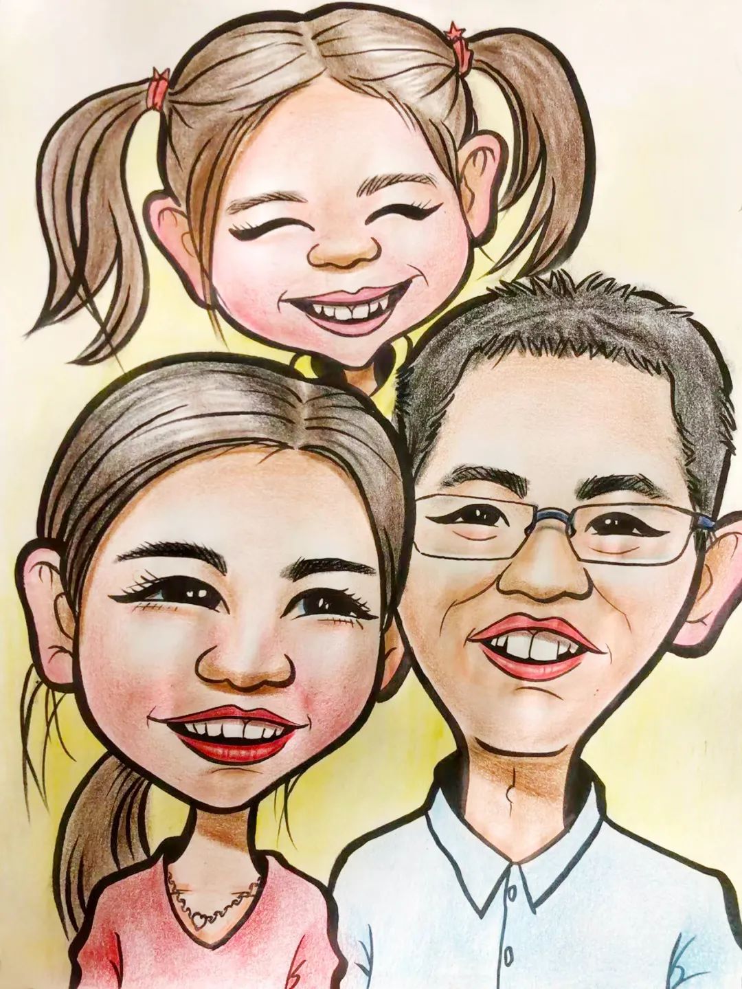 看随州美术教师金丽将真人肖像画成漫画