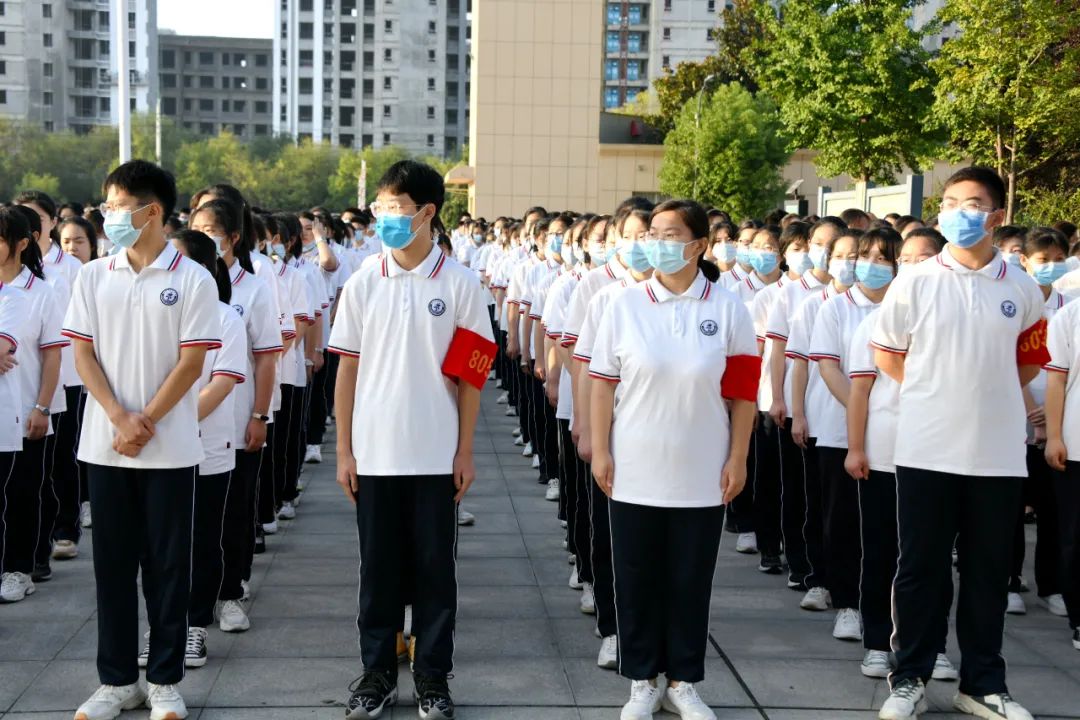 携手同心 逐梦前行!驻马店高中举行新学期升旗仪式暨开学典礼