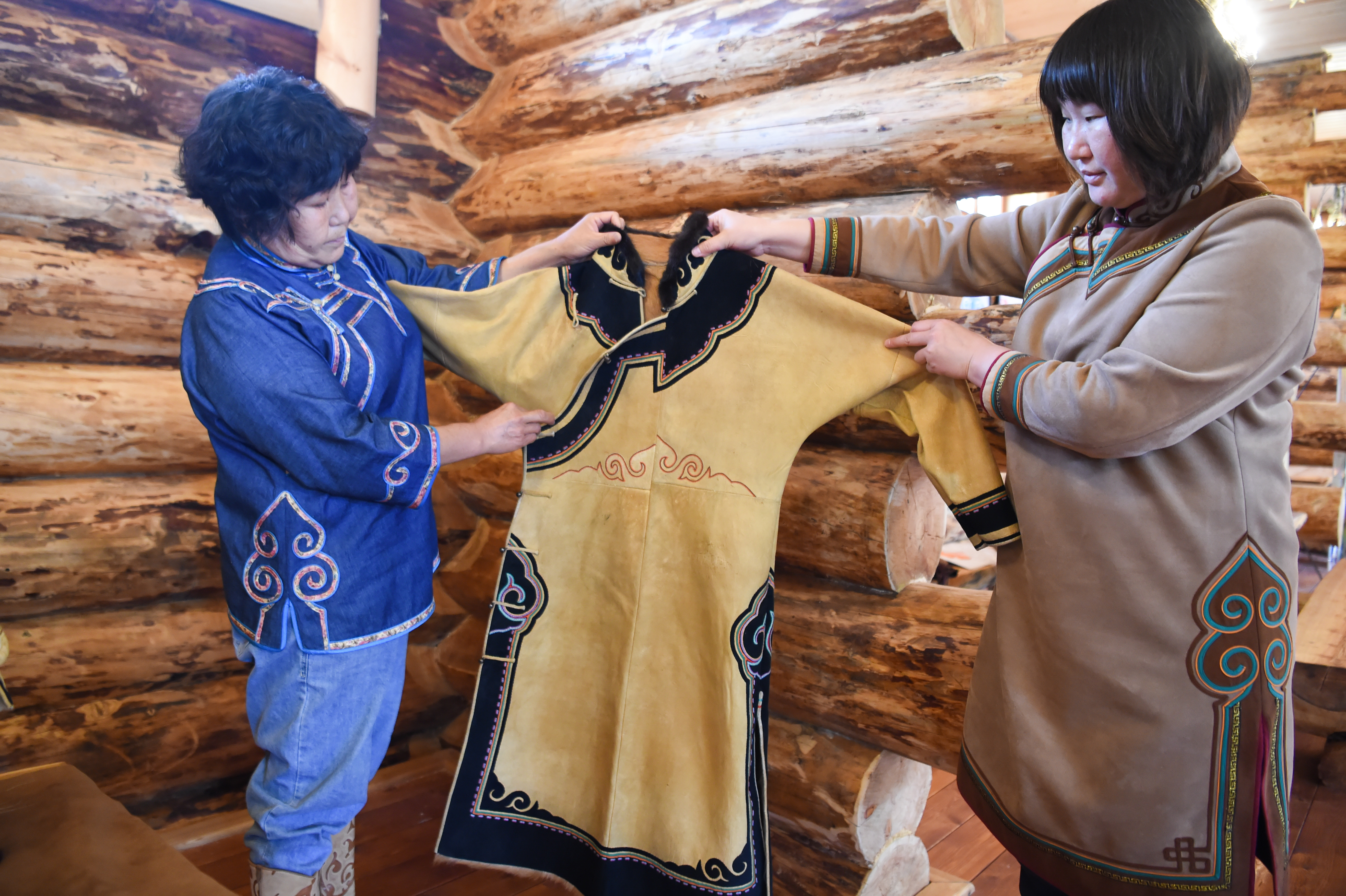 传承鄂伦春族兽皮制作技艺(1)