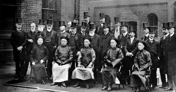 清末掀起救国热潮,立宪派上书奏请变法,革命派用行动和舆论反抗