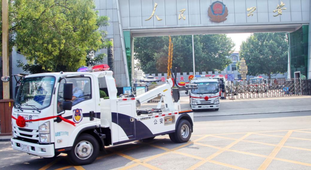 临汾市公安局交警支队举办清障车配发仪式