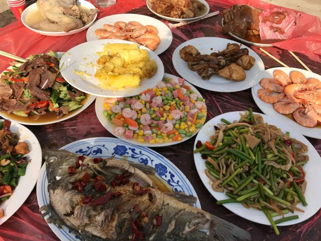 在农村吃大席,最不愿意跟什么样的人坐一起?