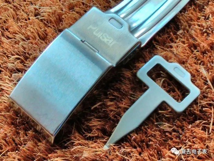 精工脉冲星全金属旋盖计算机手表——seiko pulsar y739