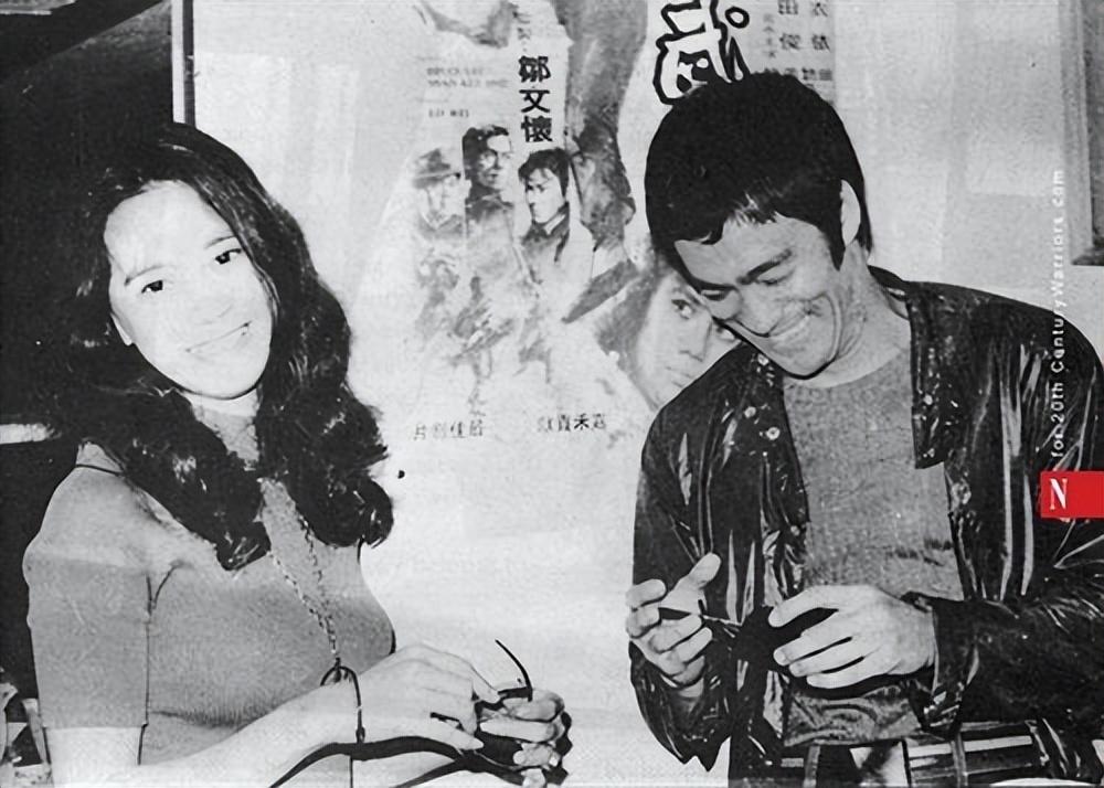 丁佩对于李小龙之前在片场晕倒过一次的事情并不知情,李小龙也没告知