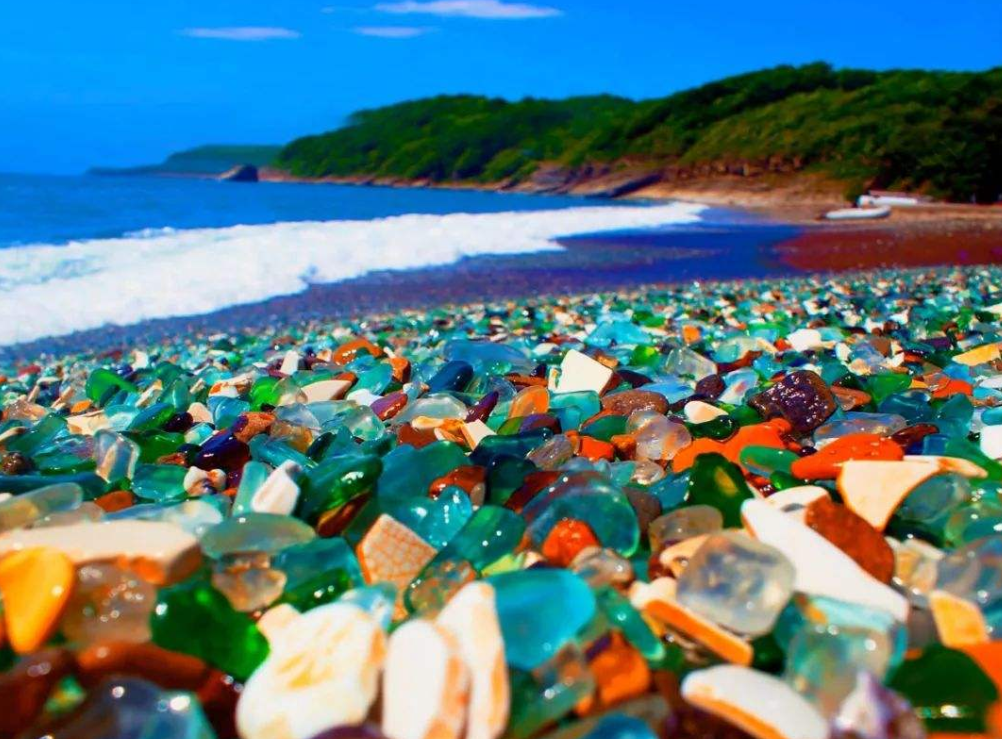 俄罗斯玻璃沙滩面临消失?中国大妈被点名,请手下留情