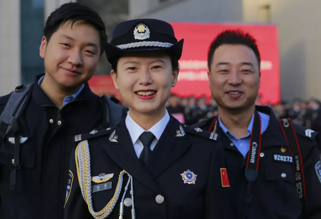 「你好,警察节」我们将这些治愈暖心的笑容送给你