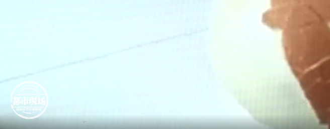 热点|大爷剥鸡蛋发现里面有根5毫米头发弄不下来，结果越拽越长被吓坏